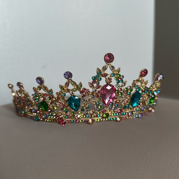 Multicolor Crown - Picture 1 of 6